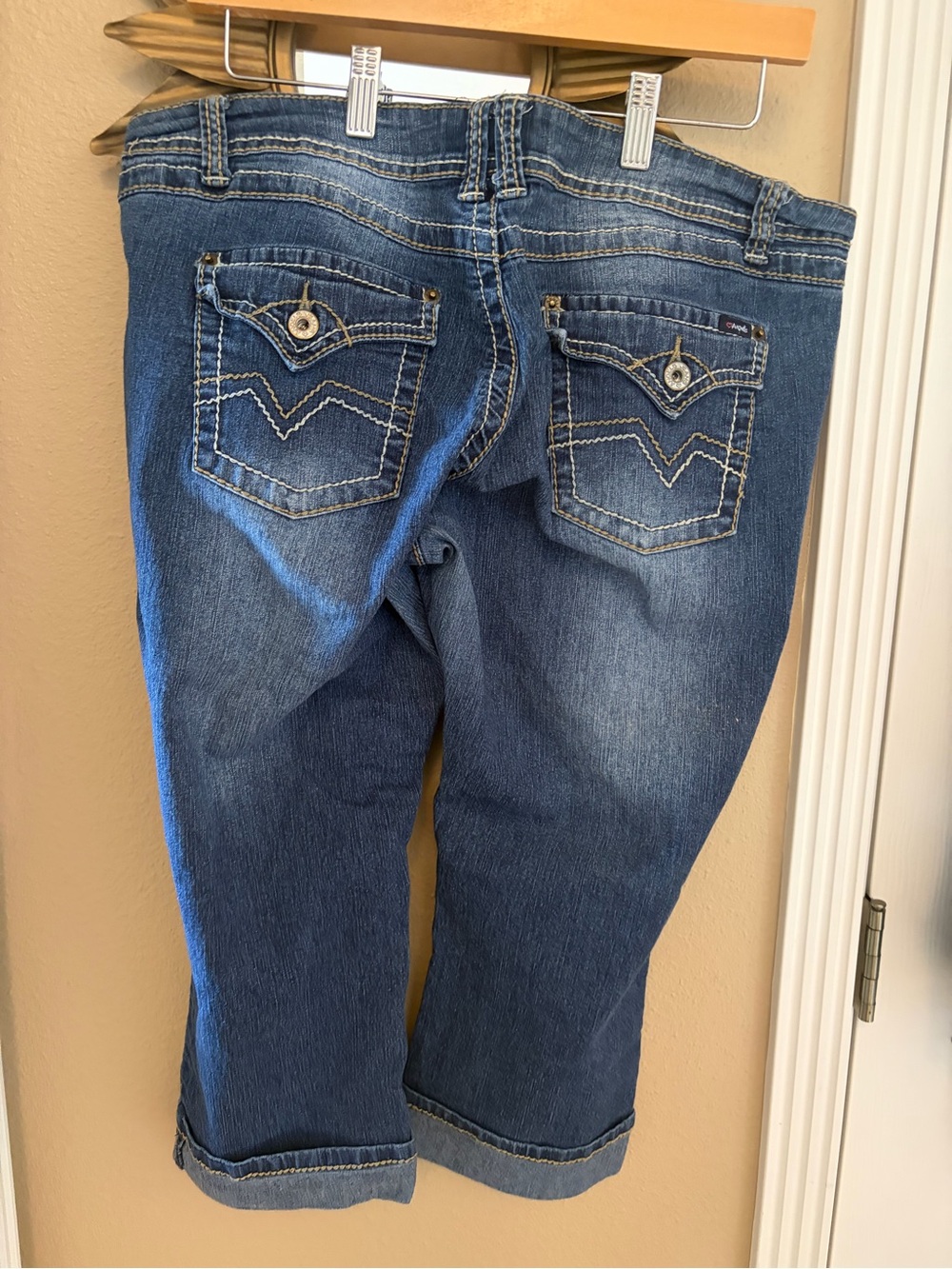 Angels Jeans Metal Stud Capri Dark Denim Size 17 - Picture 9 of 14
